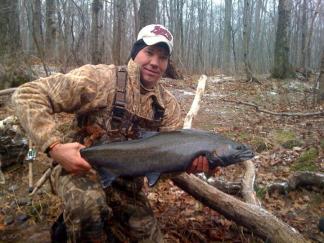 Drift boat fishing the Salmon River in Pulaski NY for steelhead trout